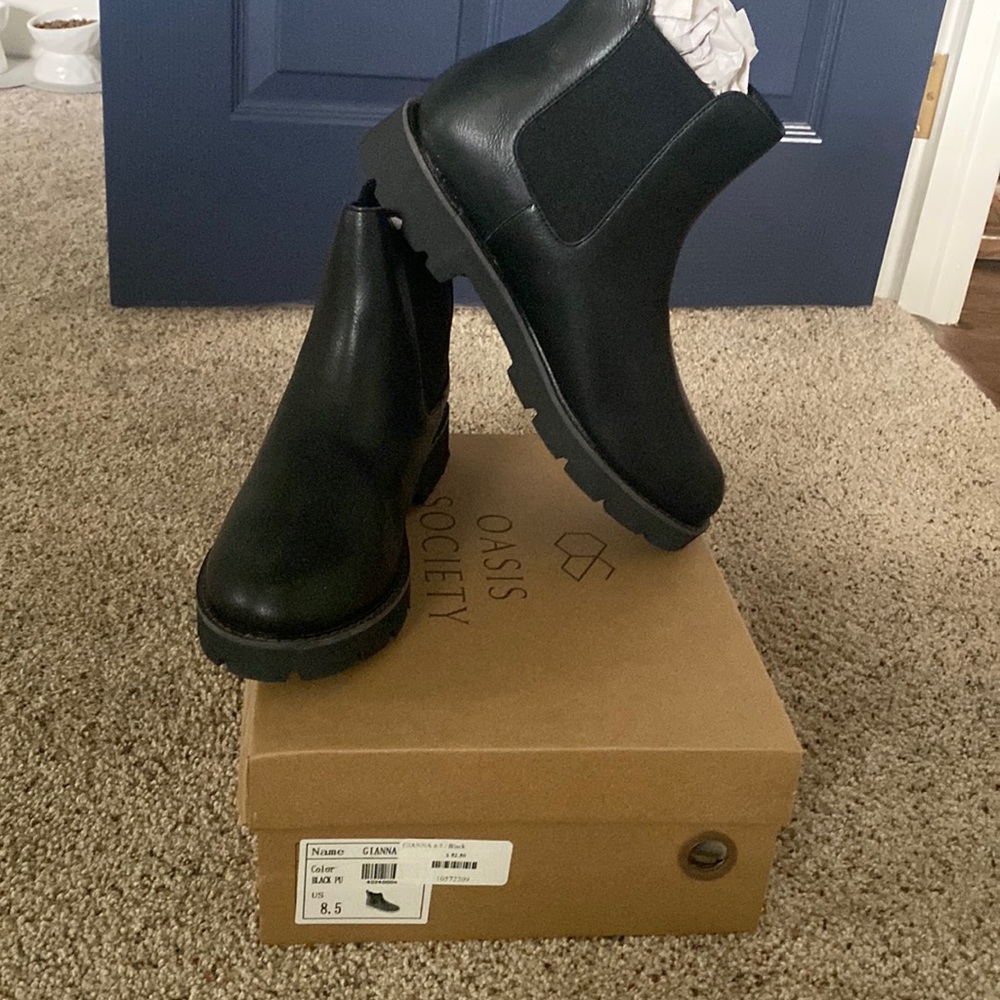 Black Chelsea boots
